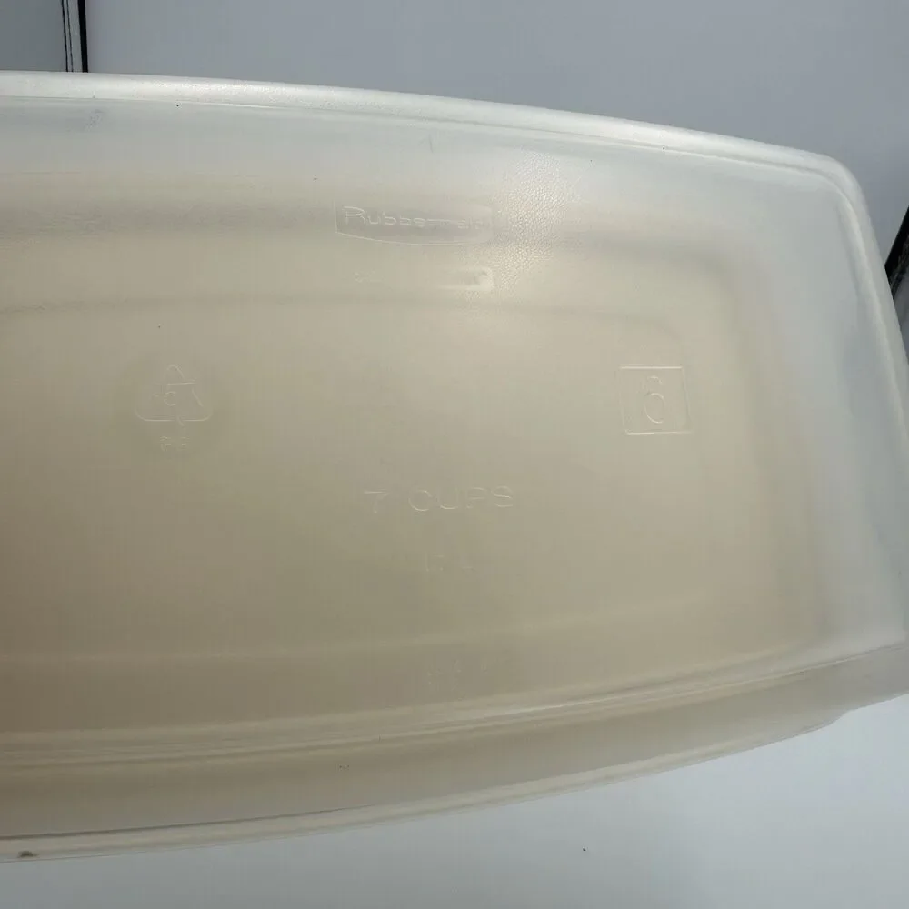Vintage Rubbermaid Servin' Savers #6 Storage Container Almond Lid 7 Cups 1.7 L